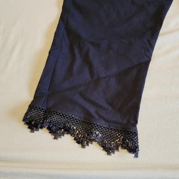 Avenue sz 18 Super Stretch lace capri pants - Picture 3 of 6
